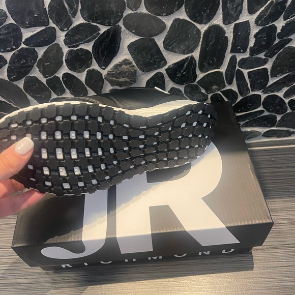 John Richmond embossed low top silver sneakers - Picture 3 of 13